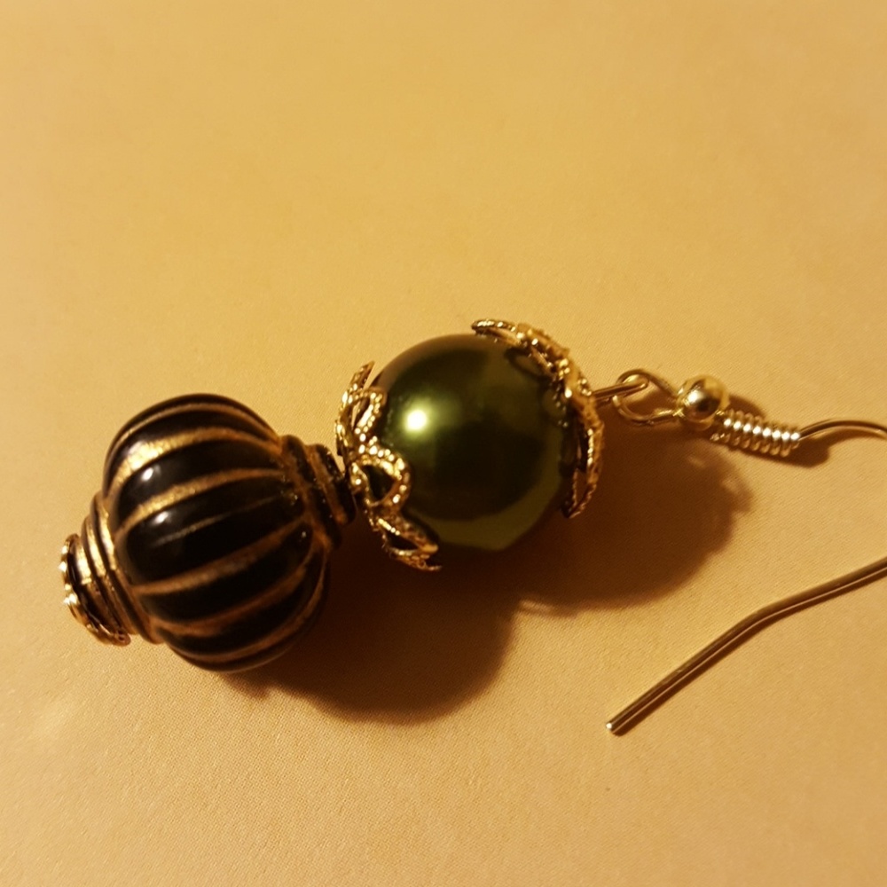 Green 💚 & 🖤Black/ Enchanted Golden Earrings